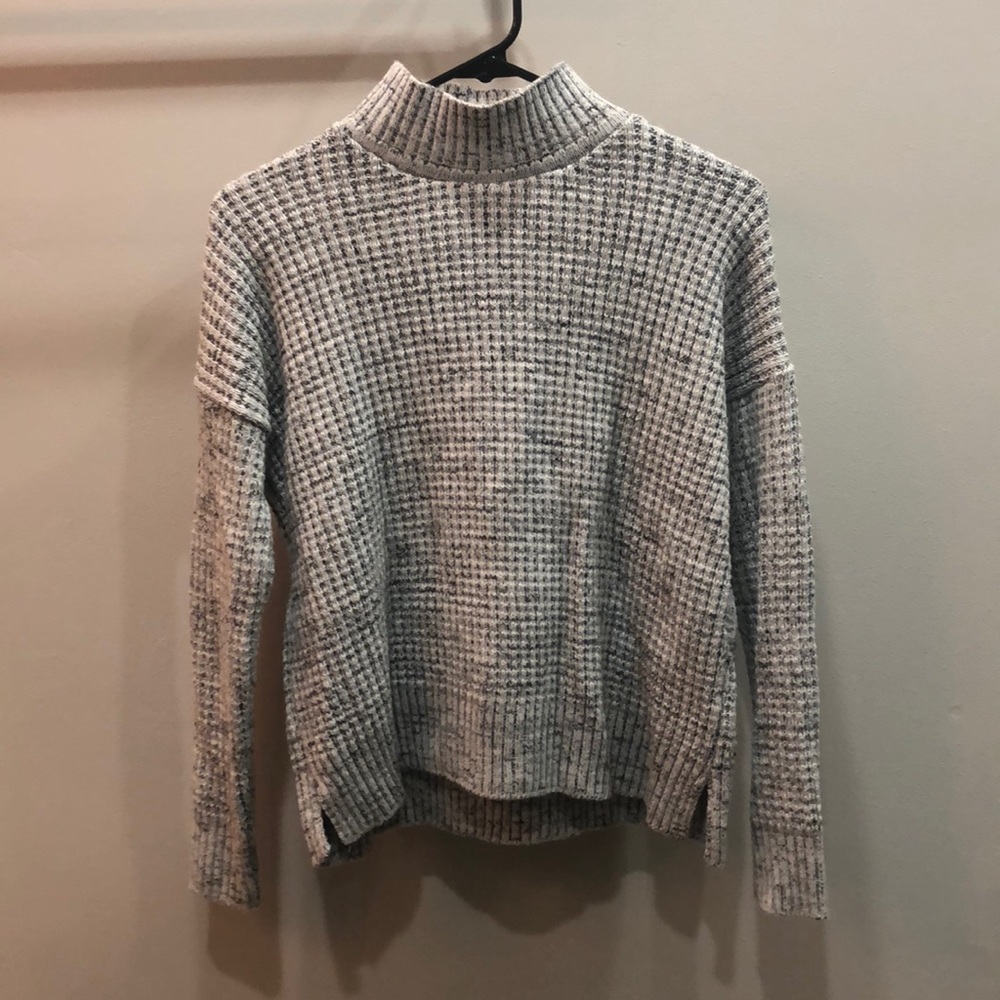 Urban Outfitters mock neck sweater S